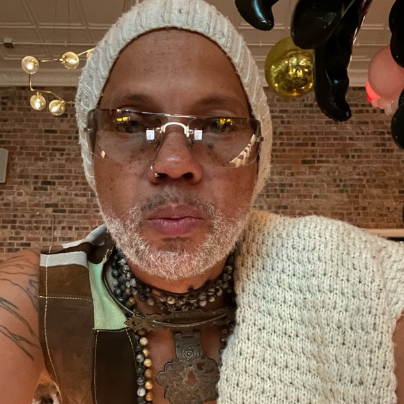 Meet Your Posher - Picture 4 of 7